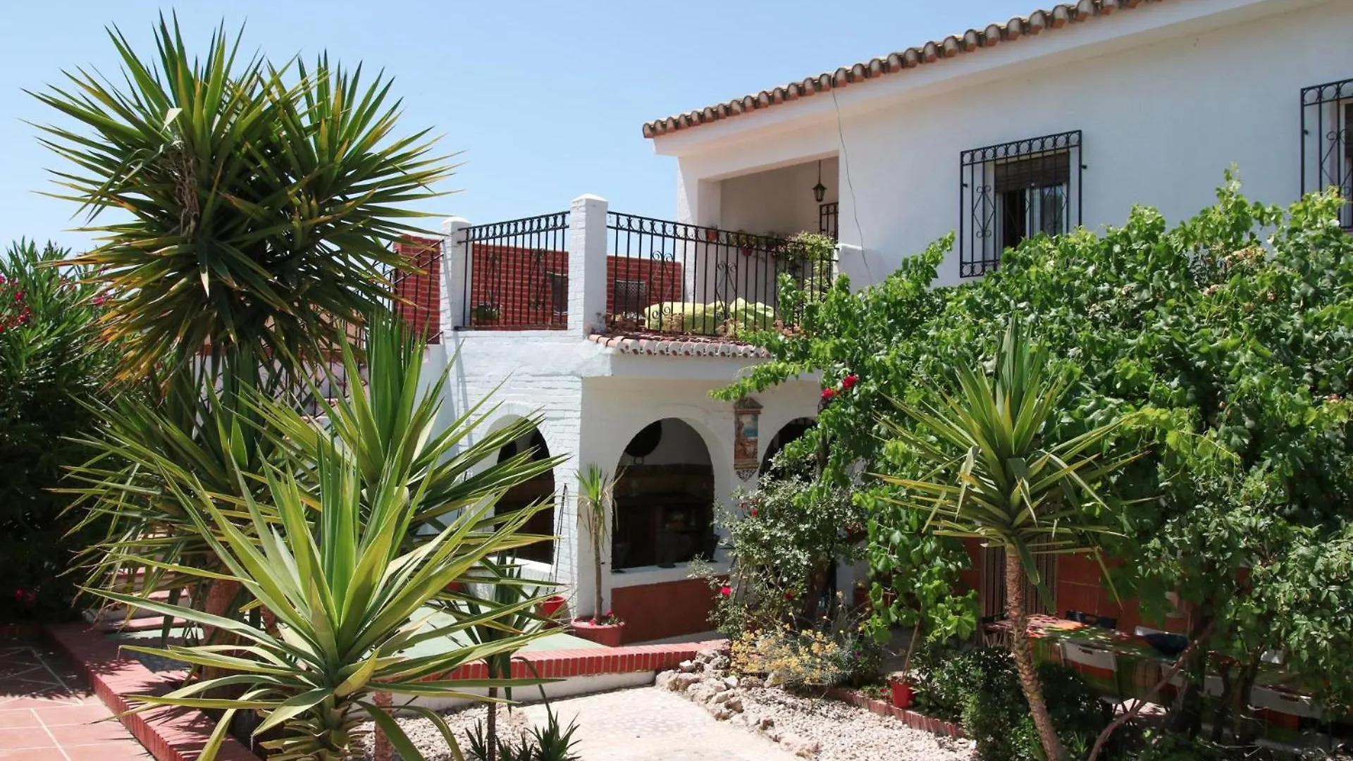 10 Bed Villa With Private Garden And Pool